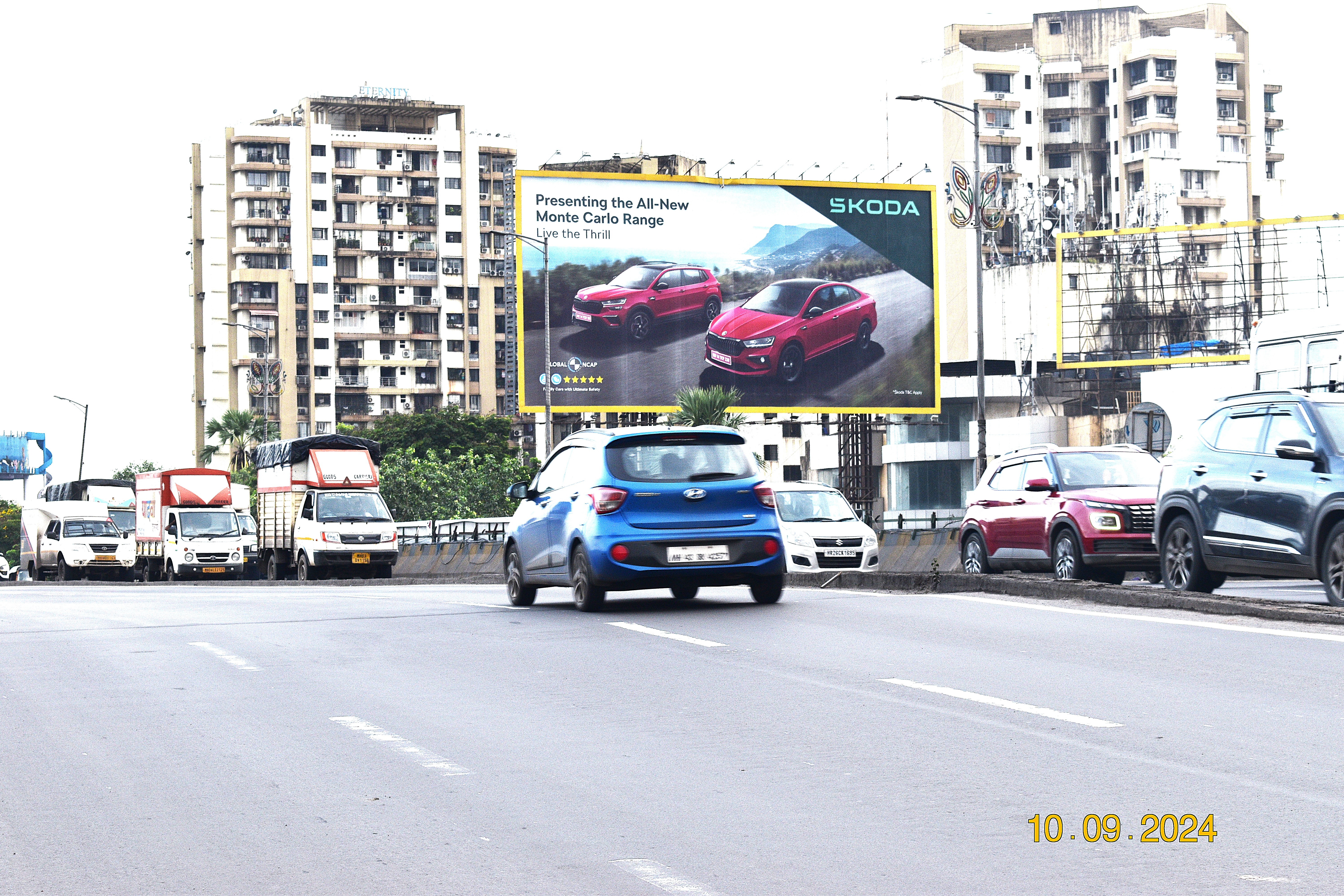 Thane Teen Hath Naka Flyover hoarding